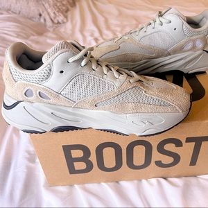Yeezy 700 - SALT